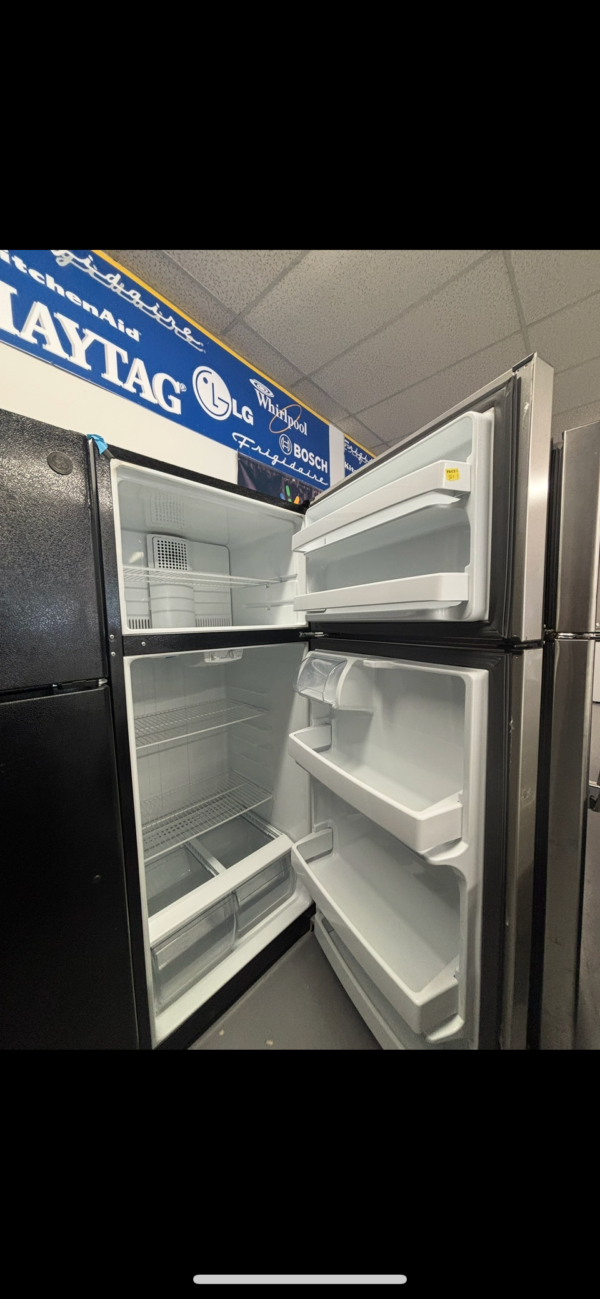 ge® energy star® 17.5 cu. ft. top freezer refrigerator with upfront temperature controls (silver)