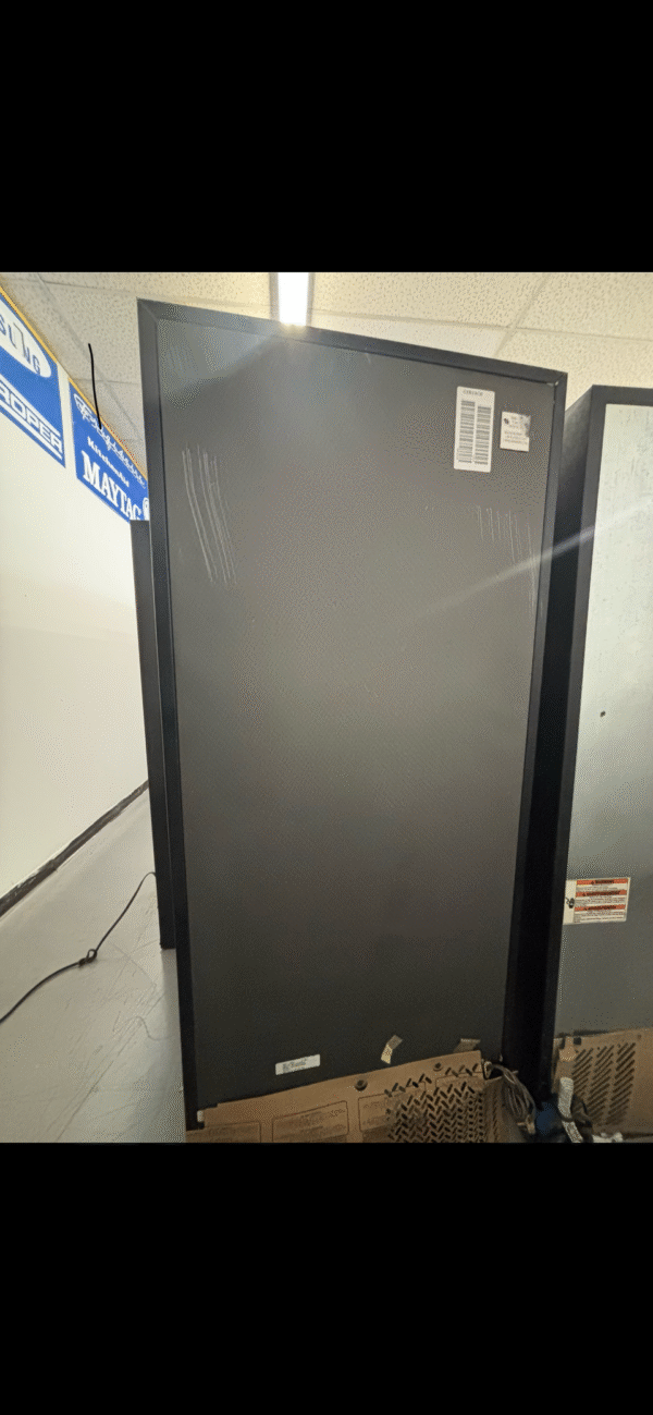 whirlpool® 18 cu. ft. black top freezer refrigerator with flexi slide bin