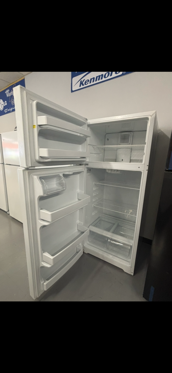 ge® energy star® 17.5 cu. ft. top freezer refrigerator with upfront temperature controls (white)